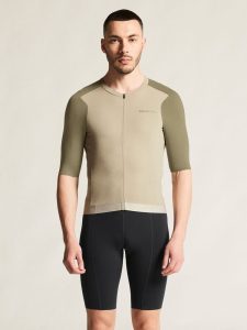 C17331-2372_Endur20Training20Jersey20M_closeup4