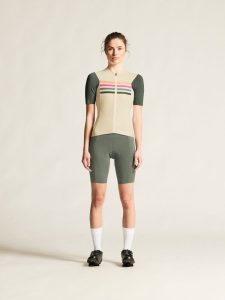 C17332-1056_Endur20Training20Jersey20W_closeup1