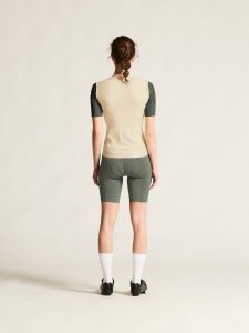 C17332-1056_Endur20Training20Jersey20W_closeup3