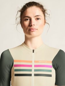 C17332-1056_Endur20Training20Jersey20W_closeup5