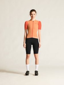 C17332-7547_Endur20Training20Jersey20W_closeup1