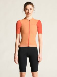 C17332-7547_Endur20Training20Jersey20W_closeup4