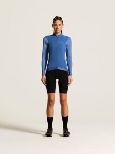 C17836-3833_Endur20Training20LS20Jersey20W_closeup1