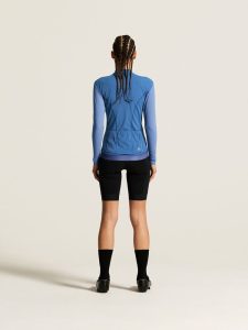 C17836-3833_Endur20Training20LS20Jersey20W_closeup3
