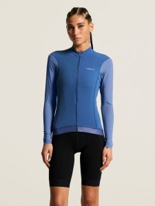 C17836-3833_Endur20Training20LS20Jersey20W_closeup4