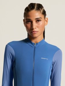 C17836-3833_Endur20Training20LS20Jersey20W_closeup5