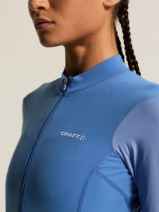 C17836-3833_Endur20Training20LS20Jersey20W_closeup6