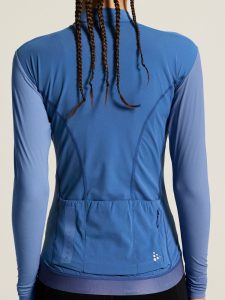 C17836-3833_Endur20Training20LS20Jersey20W_closeup8