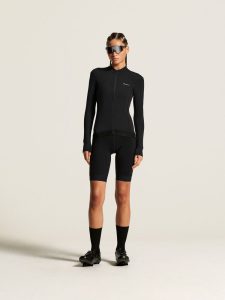 C17836-9990_Endur20Training20LS20Jersey20W_closeup1