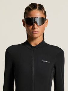 C17836-9990_Endur20Training20LS20Jersey20W_closeup5