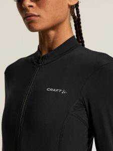 C17836-9990_Endur20Training20LS20Jersey20W_closeup6