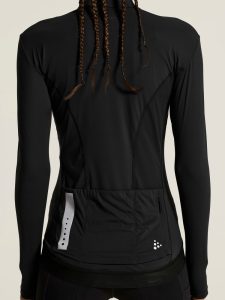 C17836-9990_Endur20Training20LS20Jersey20W_closeup7