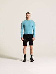 C17843-3290_Endur20Training20LS20Jersey20M_closeup1