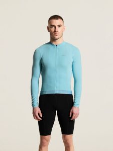 C17843-3290_Endur20Training20LS20Jersey20M_closeup4