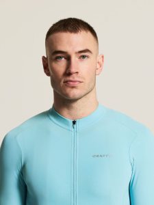 C17843-3290_Endur20Training20LS20Jersey20M_closeup5