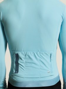 C17843-3290_Endur20Training20LS20Jersey20M_closeup9
