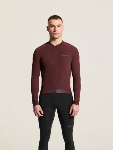 C17843-4820_Endur20Training20LS20Jersey20M_closeup4