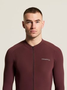 C17843-4820_Endur20Training20LS20Jersey20M_closeup5