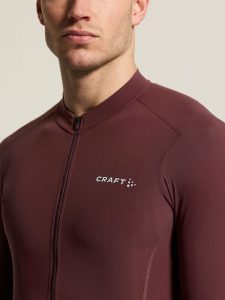 C17843-4820_Endur20Training20LS20Jersey20M_closeup6