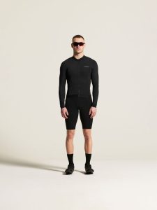 C17843-9990_Endur20Training20LS20Jersey20M_closeup1