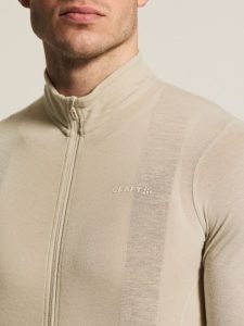 C17849-214M_Bike20SubZ20Wool20LS20Jersey20M_closeup6