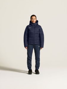 C17925-3900_Ability20Isolate20Jacket20W_closeup1