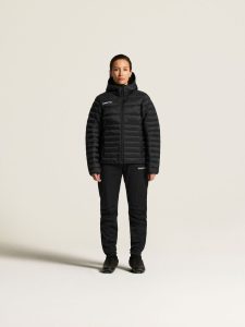 C17925-9990_Ability20Isolate20Jacket20W_closeup1
