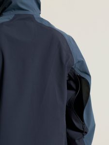 C17945-3853_Escape203L20Shell20Jacket20W_closeup12