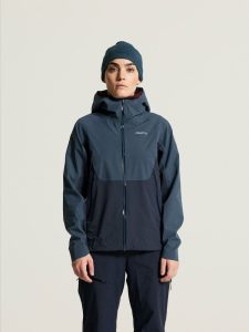 C17945-3853_Escape203L20Shell20Jacket20W_closeup4