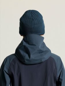 C17945-3853_Escape203L20Shell20Jacket20W_closeup9