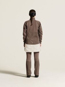 C17958-1050_Pursuit20Skirt20W_closeup3