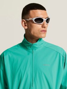 C17977-6420_Hypervent20Anorak20M_closeup5