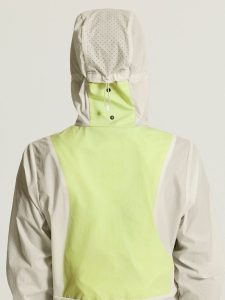 C17978-1050_Packable20Wind20Jacket20W_closeup10