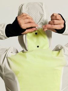 C17978-1050_Packable20Wind20Jacket20W_closeup11
