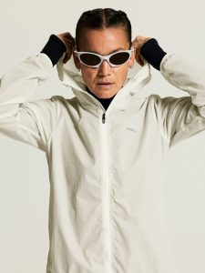 C17978-1050_Packable20Wind20Jacket20W_closeup13