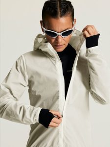 C17978-1050_Packable20Wind20Jacket20W_closeup14