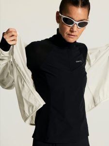 C17978-1050_Packable20Wind20Jacket20W_closeup16
