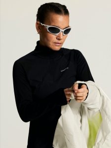 C17978-1050_Packable20Wind20Jacket20W_closeup17