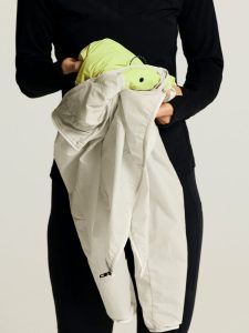 C17978-1050_Packable20Wind20Jacket20W_closeup20