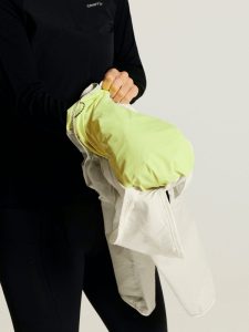 C17978-1050_Packable20Wind20Jacket20W_closeup23