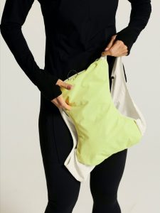 C17978-1050_Packable20Wind20Jacket20W_closeup26