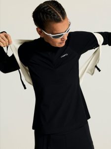 C17978-1050_Packable20Wind20Jacket20W_closeup27