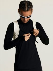 C17978-1050_Packable20Wind20Jacket20W_closeup28
