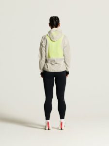 C17978-1050_Packable20Wind20Jacket20W_closeup3