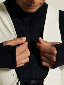 C17978-1050_Packable20Wind20Jacket20W_closeup30