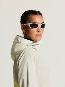 C17978-1050_Packable20Wind20Jacket20W_closeup6
