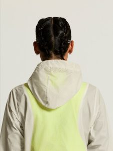 C17978-1050_Packable20Wind20Jacket20W_closeup7