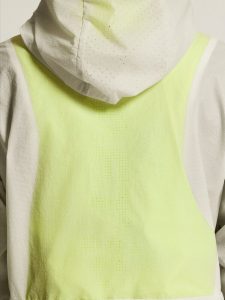 C17978-1050_Packable20Wind20Jacket20W_closeup8