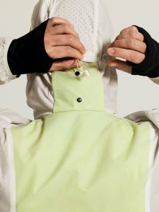 C17979-1050_Packable20Wind20Jacket20M_closeup10