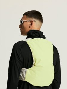 C17979-1050_Packable20Wind20Jacket20M_closeup14